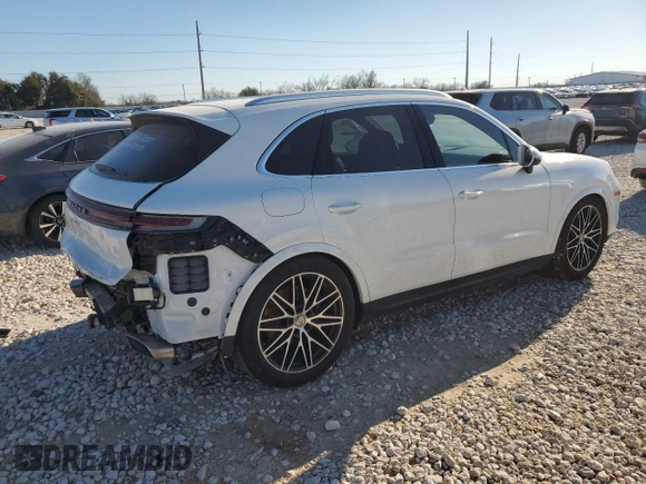 2024 Porsche Cayenne z VIN WP1AA2AY4RDA08608, wystawiony jako Copart lot #45282695 z przebiegiem Nie podano mil oraz Szkoda całkowita • Salvage title. Historia ofert i sprzedaży dostępna na DreamBid. Obrazek 3.