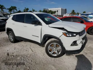 2023 Jeep Compass Latitude with VIN 3C4NJDBN2PT553149, listed as a Copart auction lot 66274705 with 46,236 mi miles and Clean title. Bid and sale history available at DreamBid. Image 4.