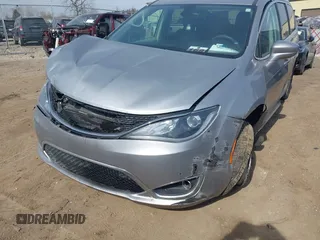 2018 Chrysler Pacifica Touring L with VIN 2C4RC1BG7JR101736, listed as a IAAI auction lot 41776231 with 90,487 mi miles and . Bid and sale history available at DreamBid. Image 6.