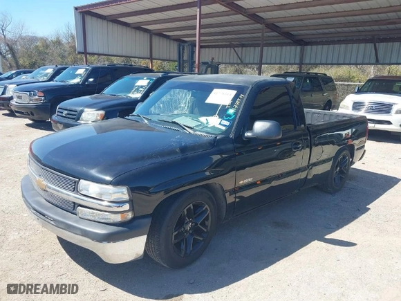 2002 Chevrolet Silverado 1500 with VIN 1GCEC14W32Z105146, listed as a IAAI auction lot 41778514 with 218,276 mi miles. Bid and sale history available at carsss.com. Image 2.