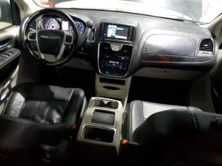 2015 Chrysler Town & Country Touring with VIN 2C4RC1BG4FR545440, listed as a Copart auction lot 46923955 with 272,514 mi miles and Salvage Title. Bid and sale history available at carsss.com. Image 8.