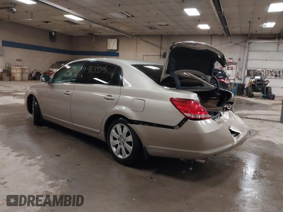 2007 Toyota Avalon XL z VIN 4T1BK36B17U232618, wystawiony jako IAAI lot #41633305 z przebiegiem 171 971 mil mil oraz . Historia ofert i sprzedaży dostępna na DreamBid. Obrazek 3.