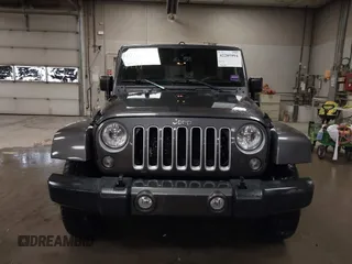 2016 Jeep Wrangler Unlimited Sahara с VIN 1C4BJWEG3GL172532, выставлен на аукционе IAAI как лот 42205994 с пробегом 93 672 миль миль и . История ставок и продаж доступна на DreamBid. Изображение 12.