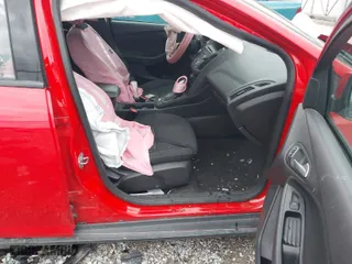 2016 Ford Focus SE with VIN 1FADP3K27GL345053, listed as a IAAI auction lot 41209266 with 1 mi miles. Bid and sale history available at carsss.com. Image 5.