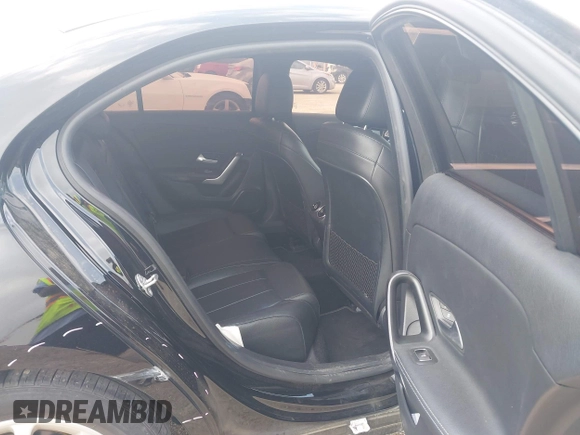 2021 Mercedes-Benz A 220 z VIN W1K3G4EB5MJ285990, wystawiony jako IAAI lot #41924555 z przebiegiem 45 187 mil mil oraz . Historia ofert i sprzedaży dostępna na DreamBid. Obrazek 8.