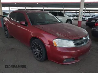 2014 Dodge Avenger SXT z VIN 1C3CDZCB3EN202882, wystawiony jako IAAI lot #41014567 z przebiegiem 152 793 mil mil oraz . Historia ofert i sprzedaży dostępna na DreamBid. Obrazek 1.