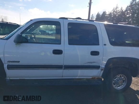 2000 Chevrolet Suburban LT with VIN 3GNGK26U9YG200551, listed as a IAAI auction lot 41527081 with 269,980 mi miles. Bid and sale history available at carsss.com. Image 14.