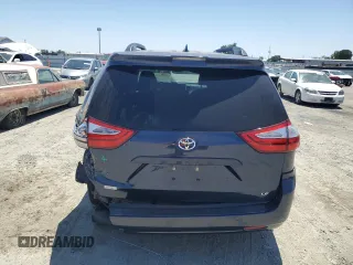 2018 Toyota Sienna LE Auto Access Seat z VIN 5TDKZ3DC5JS940670, wystawiony jako Copart lot #63253685 z przebiegiem 92 604 mil mil oraz Szkoda całkowita • Salvage title. Historia ofert i sprzedaży dostępna na DreamBid. Obrazek 6.