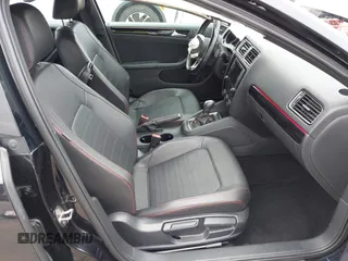 2017 Volkswagen Jetta GLI z VIN 3VW4T7AJ1HM347867, wystawiony jako IAAI lot #42408757 z przebiegiem 82 905 mil mil oraz . Historia ofert i sprzedaży dostępna na DreamBid. Obrazek 5.