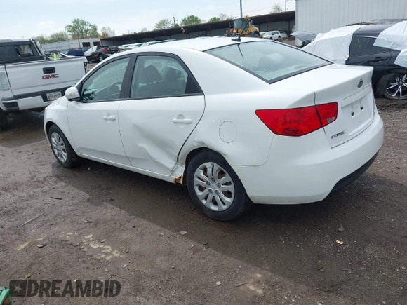 2010 Kia Forte EX z VIN KNAFU4A22A5292290, wystawiony jako IAAI lot #42195990 z przebiegiem 81 220 mil mil oraz . Historia ofert i sprzedaży dostępna na DreamBid. Obrazek 3.