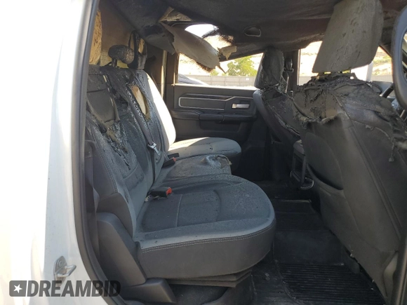 2022 Ram 2500 Big Horn z VIN 3C6UR5JL0NG271552, wystawiony jako Copart lot #61086084 z przebiegiem Nie podano mil oraz Szkoda całkowita • Salvage title. Historia ofert i sprzedaży dostępna na DreamBid. Obrazek 10.