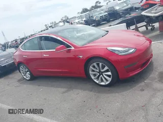 2020 Tesla Model 3 Standard Range Plus z VIN 5YJ3E1EA7LF806266, wystawiony jako IAAI lot #42242694 z przebiegiem 42 044 mil mil oraz . Historia ofert i sprzedaży dostępna na DreamBid. Obrazek 14.