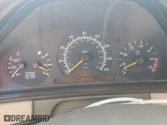 1997 Mercedes-Benz E-Class with VIN WDBJF72F1VA281996, listed as a Copart auction lot 81873634 with 207,175 mi miles and Non Repairable. Bid and sale history available at carsss.com. Image 9.