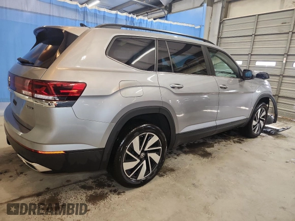 2025 Volkswagen Atlas SE with VIN 1V2HR2CA4SC521845, listed as a Copart auction lot 64470895 with 10,696 mi miles and Clean title. Bid and sale history available at DreamBid. Image 3.