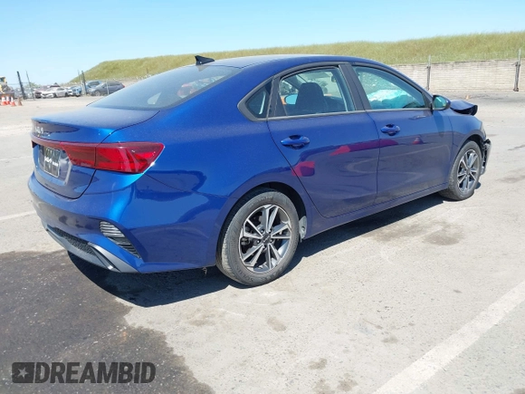 2022 Kia Forte LXS z VIN 3KPF24AD1NE454494, wystawiony jako IAAI lot #42077580 z przebiegiem 53 679 mil mil oraz . Historia ofert i sprzedaży dostępna na DreamBid. Obrazek 4.