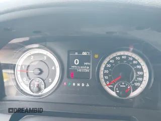 2018 Ram 2500 Tradesman z VIN 3C6UR5CL5JG359438, wystawiony jako IAAI lot #39767267 z przebiegiem 148 103 mil mil oraz . Historia ofert i sprzedaży dostępna na DreamBid. Obrazek 7.
