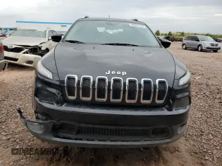 2016 Jeep Cherokee Latitude z VIN 1C4PJLCB6GW171384, wystawiony jako Copart lot #55820145 z przebiegiem 127 062 mil mil oraz Szkoda całkowita • Salvage title. Historia ofert i sprzedaży dostępna na DreamBid. Obrazek 5.
