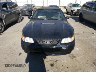 2001 Ford Mustang Deluxe with VIN 1FAFP44471F181371, listed as a Copart auction lot 75958284 with 200,853 mi miles and Clean Title. Bid and sale history available at carsss.com. Image 5.
