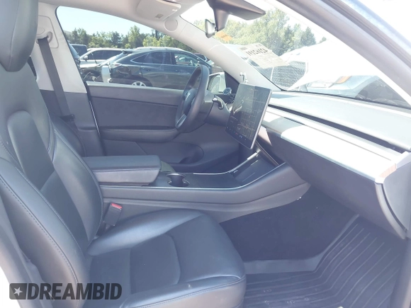 2020 Tesla Model Y Long Range z VIN 5YJYGDEE0LF035248, wystawiony jako IAAI lot #42162191 z przebiegiem 115 533 mil mil oraz . Historia ofert i sprzedaży dostępna na DreamBid. Obrazek 5.