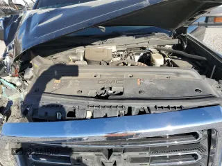 2016 GMC Sierra 2500HD SLT z VIN 1GT12TE89GF212725, wystawiony jako Copart lot #50410905 z przebiegiem 124 706 mil mil oraz Szkoda całkowita • Salvage title. Historia ofert i sprzedaży dostępna na DreamBid. Obrazek 14.