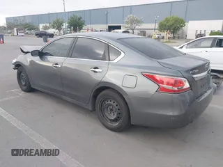 2014 Nissan Altima 2.5 S with VIN 1N4AL3AP5EN332279, listed as a IAAI auction lot 42022777 with 187,344 mi miles. Bid and sale history available at carsss.com. Image 3.