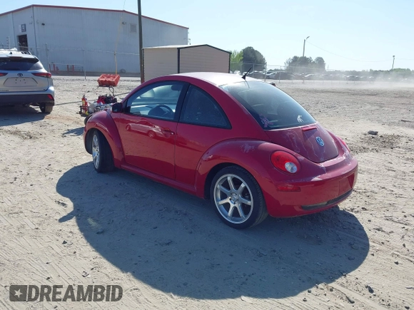 2006 Volkswagen New Beetle Coupe with VIN 3VWRW31C86M414081, listed as a IAAI auction lot 42066750 with 185,904 mi miles. Bid and sale history available at carsss.com. Image 3.