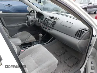 2004 Toyota Camry LE with VIN JTDBE32K840256161, listed as a IAAI auction lot 42000050 with 367,016 mi miles. Bid and sale history available at carsss.com. Image 5.
