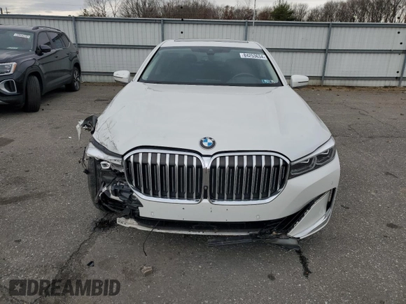 2020 BMW 7 Series 740i with VIN WBA7T2C02LCE43427, listed as a Copart auction lot 84253634 with 61,180 mi miles and Salvage Title. Bid and sale history available at carsss.com. Image 5.