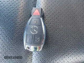 2016 Mercedes-Benz C 300 z VIN 55SWF4JBXGU118910, wystawiony jako IAAI lot #41596246 z przebiegiem 96 835 mil mil oraz . Historia ofert i sprzedaży dostępna na DreamBid. Obrazek 11.