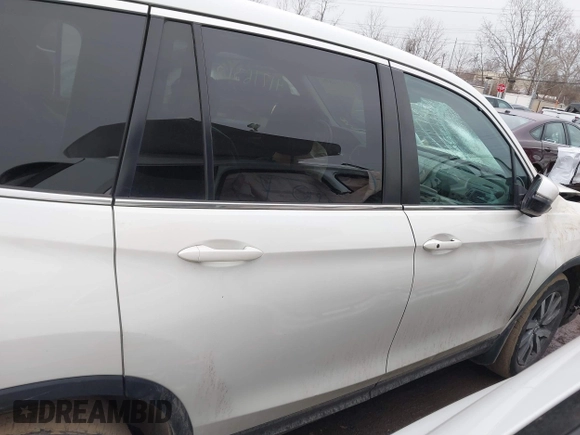 2019 Honda Pilot EX-L with VIN 5FNYF6H59KB032437, listed as a IAAI auction lot 41716318 with 103,556 mi miles. Bid and sale history available at carsss.com. Image 13.