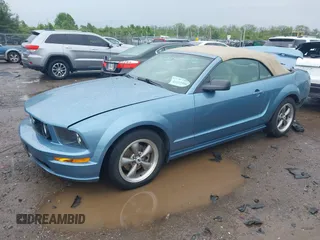 2005 Ford Mustang Deluxe z VIN 1ZVFT84N655195289, wystawiony jako IAAI lot #42182596 z przebiegiem 84 205 mil mil oraz . Historia ofert i sprzedaży dostępna na DreamBid. Obrazek 18.
