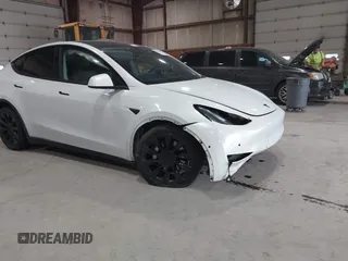 2020 Tesla Model Y Long Range z VIN 5YJYGDEE5LF041935, wystawiony jako IAAI lot #42369750 z przebiegiem 79 540 mil mil oraz . Historia ofert i sprzedaży dostępna na DreamBid. Obrazek 6.