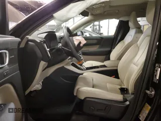 2023 Volvo XC40 Ultimate Dark Theme z VIN YV4L12UX0P2093949, wystawiony jako Copart lot #83119964 z przebiegiem 11 047 mil mil oraz Szkoda całkowita • Salvage title. Historia ofert i sprzedaży dostępna na DreamBid. Obrazek 7.