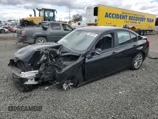 2018 BMW 3 Series 320i z VIN WBA8E1G50JNU92686, wystawiony jako Copart lot #56984835 z przebiegiem 52 941 mil mil oraz Szkoda całkowita • Salvage title. Historia ofert i sprzedaży dostępna na DreamBid. Obrazek 1.