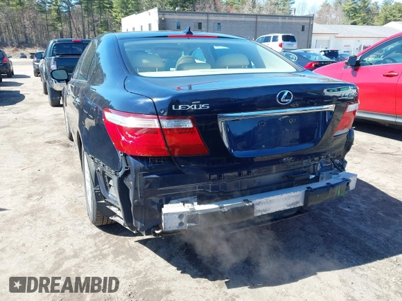 2008 Lexus LS with VIN JTHBL46F285055601, listed as a IAAI auction lot 41973808 with 227,315 mi miles. Bid and sale history available at carsss.com. Image 6.