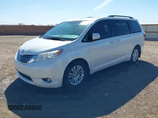 2017 Toyota Sienna XLE Auto Access Seat with VIN 5TDYZ3DC2HS806686, listed as a IAAI auction lot 41877474 with 72,011 mi miles. Bid and sale history available at carsss.com. Image 2.