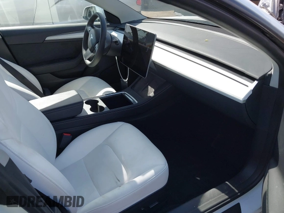2023 Tesla Model 3 z VIN 5YJ3E1EA2PF465882, wystawiony jako IAAI lot #42257900 z przebiegiem 39 572 mil mil oraz . Historia ofert i sprzedaży dostępna na DreamBid. Obrazek 5.