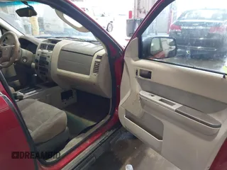 2010 Ford Escape XLT с VIN 1FMCU0D71AKD11964, выставлен на аукционе IAAI как лот 42185902 с пробегом 300 745 миль миль и . История ставок и продаж доступна на DreamBid. Изображение 5.