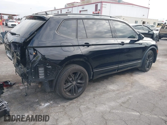 2022 Volkswagen Tiguan SE R-Line Black z VIN 3VVCB7AX6NM165794, wystawiony jako IAAI lot #42057380 z przebiegiem 25 700 mil mil oraz . Historia ofert i sprzedaży dostępna na DreamBid. Obrazek 4.