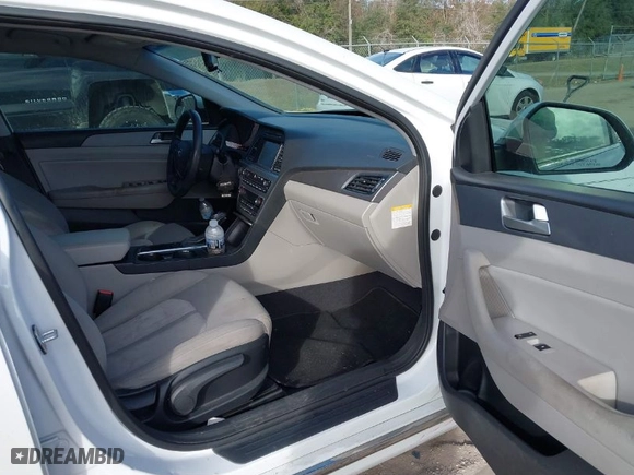 2017 Hyundai Sonata Hybrid SE with VIN KMHE24L11HA055974, listed as a IAAI auction lot 41040102 with 105,258 mi miles. Bid and sale history available at carsss.com. Image 5.
