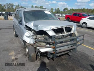 2004 Kia Sorento LX with VIN KNDJC733845275473, listed as a IAAI auction lot 40746072 with 231,936 mi miles. Bid and sale history available at carsss.com. Image 6.