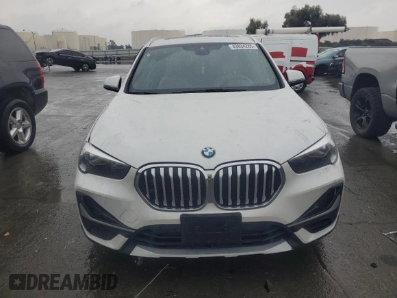 2022 BMW X1 xDrive28i z VIN WBXJG9C02N5V14574, wystawiony jako Copart lot #43834285 z przebiegiem 63 266 mil mil oraz Szkoda całkowita • Salvage title. Historia ofert i sprzedaży dostępna na DreamBid. Obrazek 5.
