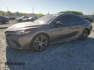 2020 Toyota Camry SE z VIN 4T1G11AK6LU345253, wystawiony jako Copart lot #53383415 z przebiegiem 114 398 mil mil oraz Szkoda całkowita • Salvage title. Historia ofert i sprzedaży dostępna na DreamBid. Obrazek 1.