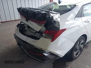 2025 Hyundai Elantra SEL Convenience z VIN KMHLS4DG6SU905114, wystawiony jako IAAI lot #42356092 z przebiegiem 9 569 mil mil oraz . Historia ofert i sprzedaży dostępna na DreamBid. Obrazek 18.