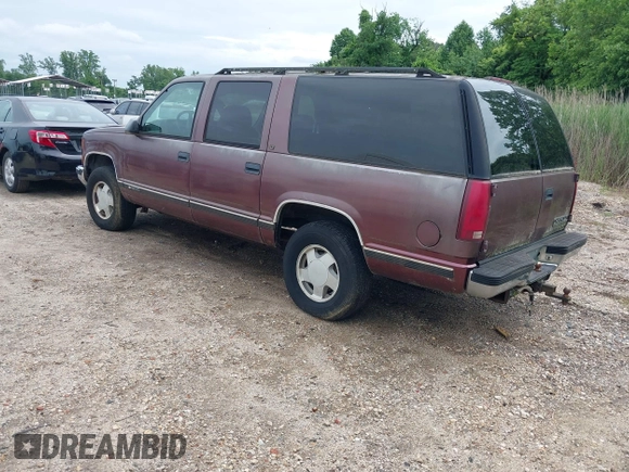 1996 Chevrolet Suburban z VIN 1GNFK16R8TJ397396, wystawiony jako IAAI lot #42367280 z przebiegiem 287 980 mil mil oraz . Historia ofert i sprzedaży dostępna na DreamBid. Obrazek 3.