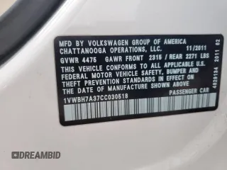 2012 Volkswagen Passat SE z VIN 1VWBH7A37CC030518, wystawiony jako Copart lot #86875014 z przebiegiem 136 259 mil mil oraz Czysty tytuł • Clean title. Historia ofert i sprzedaży dostępna na DreamBid. Obrazek 12.