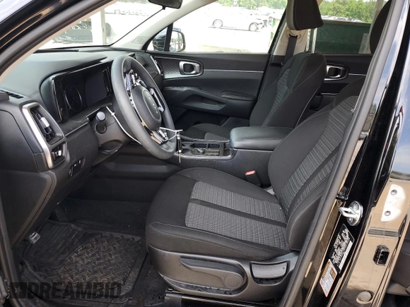 2023 Kia Sorento LX z VIN 5XYRG4LC0PG218539, wystawiony jako Copart lot #55832035 z przebiegiem 40 479 mil mil oraz Szkoda całkowita • Salvage title. Historia ofert i sprzedaży dostępna na DreamBid. Obrazek 7.
