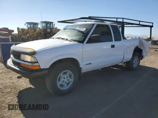 2002 Chevrolet S-10 LS with VIN 1GCDT19W328211770, listed as a Copart auction lot 44486925 with 129,316 mi miles and Salvage Title. Bid and sale history available at carsss.com. Image 1.