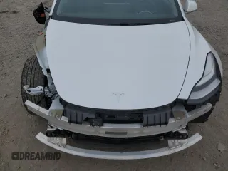 2020 Tesla Model 3 Standard Range Plus z VIN 5YJ3E1EA2LF645406, wystawiony jako Copart lot #52493395 z przebiegiem 102 126 mil mil oraz Szkoda całkowita • Salvage title. Historia ofert i sprzedaży dostępna na DreamBid. Obrazek 11.