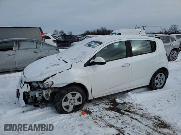 2016 Chevrolet Sonic LS z VIN 1G1JA6SH6G4105225, wystawiony jako Copart lot #89131055 z przebiegiem 112 365 mil mil oraz Szkoda całkowita • Salvage title. Historia ofert i sprzedaży dostępna na DreamBid. Obrazek 1.